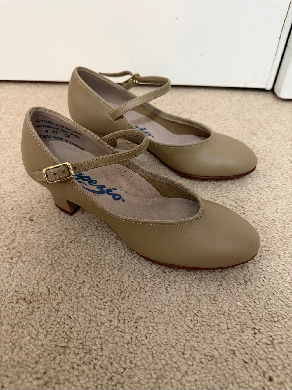 Capezio Jr.Footlights Character Tan Shoes Size 4 theater Jazz stage performance